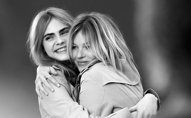 Foto: Kate Moss in Cara Delevingne za Burberry