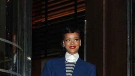 Rihanna in sivo-modra eleganca