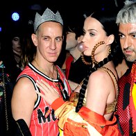 Katy Perry s kreativnim direktorjem Moschina Jeremyjem Scottom (foto: profimedia)