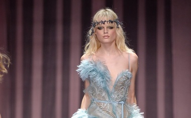 Foto: Atelier Versace v Parizu navdušil s sanjavo kolekcijo