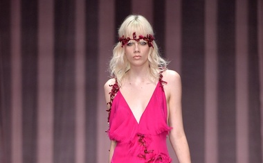 Foto: Atelier Versace v Parizu navdušil s sanjavo kolekcijo