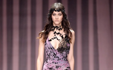 Foto: Atelier Versace v Parizu navdušil s sanjavo kolekcijo