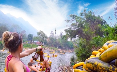 FOTO: Par, ki je s svojimi dopustniškimi fotografijami obnorel Instagram
