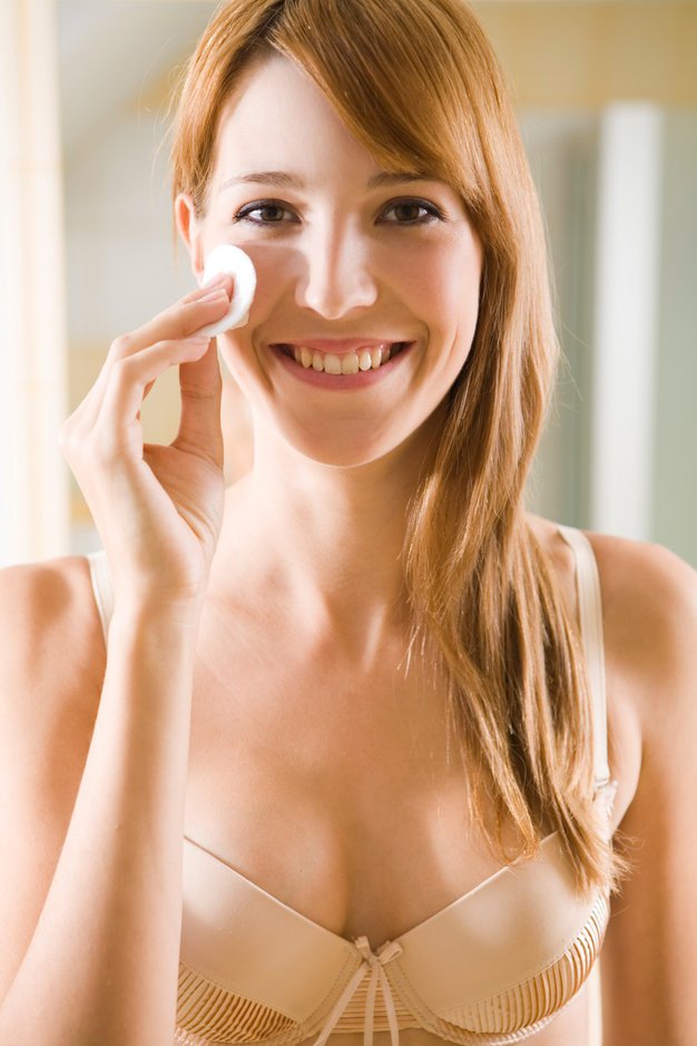 Vse kar morate vedeti o čiščenju kože z micelarno vodo - Foto: profimedia