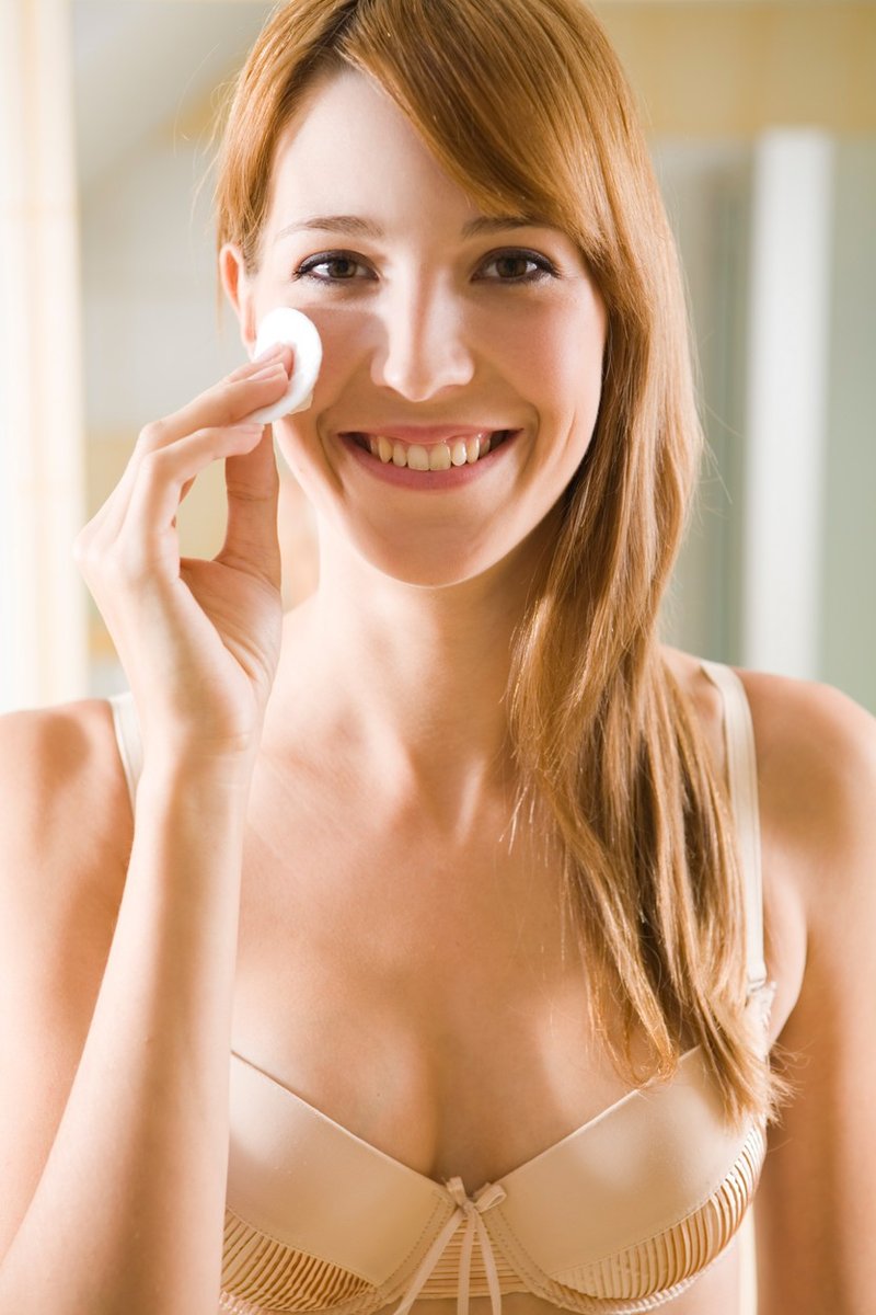 Vse kar morate vedeti o čiščenju kože z micelarno vodo (foto: profimedia)