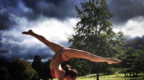 Foto: Zvezdnice so pokazale svoje spretnosti v jogi