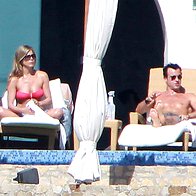 Pokukajte, kako Jenn in Justin uživata medene tedne na Bora Bori (foto: profimedia)