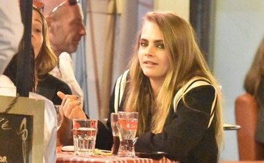 Zakaj se Cara Delevingne počuti kot da živi v živalskem vrtu?