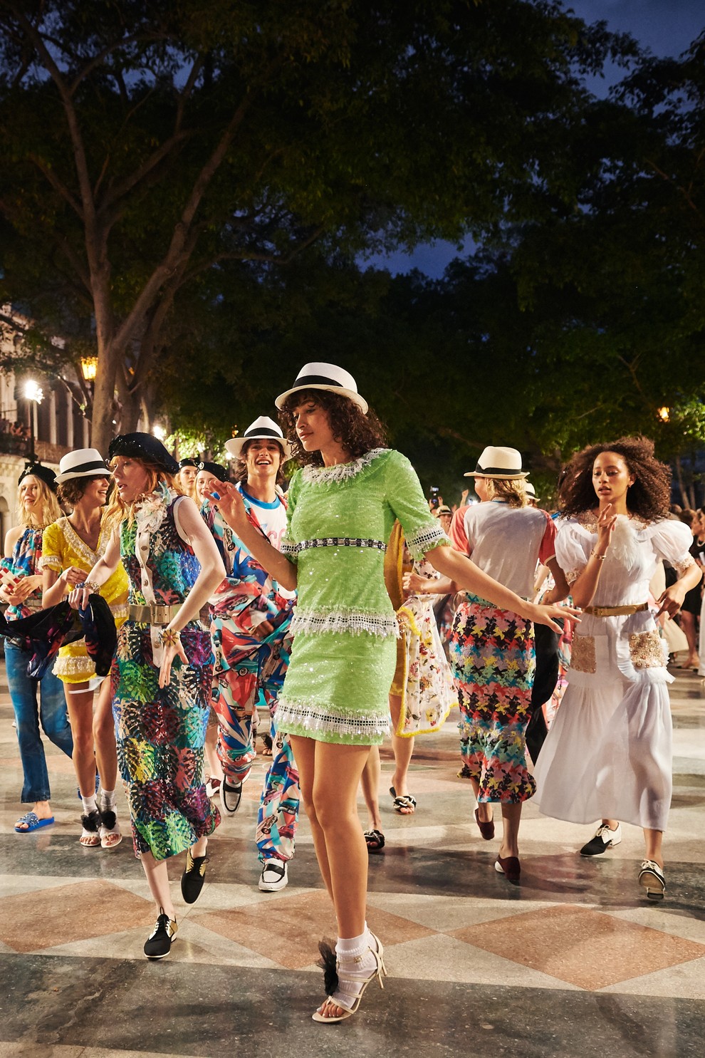 FOTO: Karl Lagerfeld je na Kubi predstavil Chanel 2016/17 Cruise kolekcijo