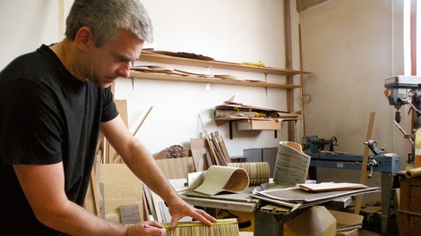 Wooditbe: Slovenec Tomaž Lipovec navdušuje z lesenimi torbicami