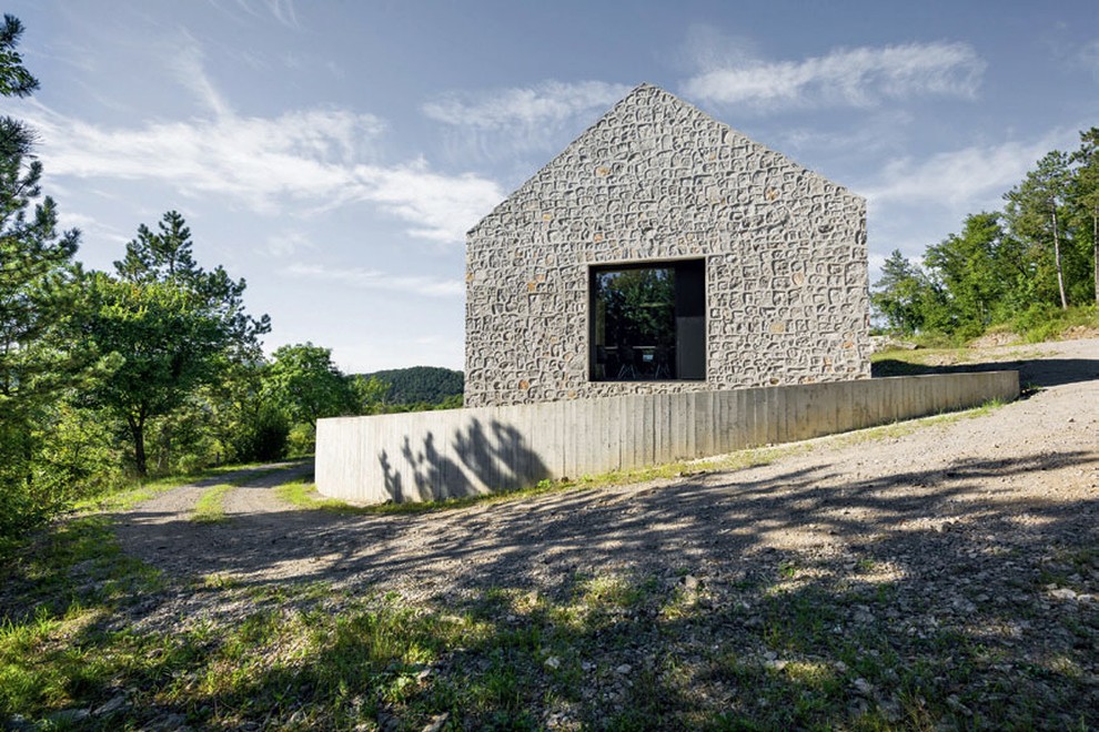 Kompaktna kraška hiša – sodobna reinterpretacija tradicionalne kraške hiše, Dekleva Gregorič arhitekti.
