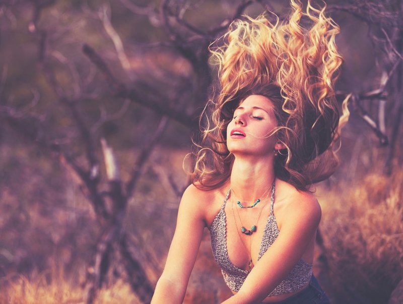 5 nasvetov, da bodo vaši lasje tudi poleti skrbno negovani in sijoči (foto: Profimedia)