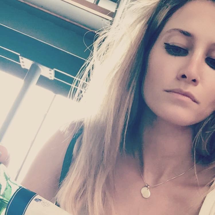 Nina Kay »Trenutno poslušam veliko elektronske glasbe in precej komercialne ter hip hop glasbe. V zadnjem tednu so na moji …