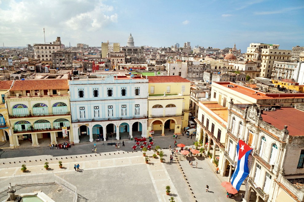 Havana, Kuba Havana je sama po sebi velik spektakel z ikonično kolonialno arhitekturo, ki se v barvah dviga nad zalivom. …