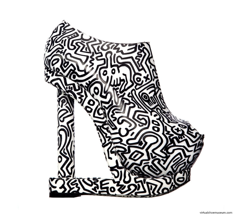 2011: Keith Haring + Nicholas Kirkwood Oblikovalec Kirkwood: »V mladosti so me obdajala dela Keitha Haringa, nemogoče jih je spregledati. …