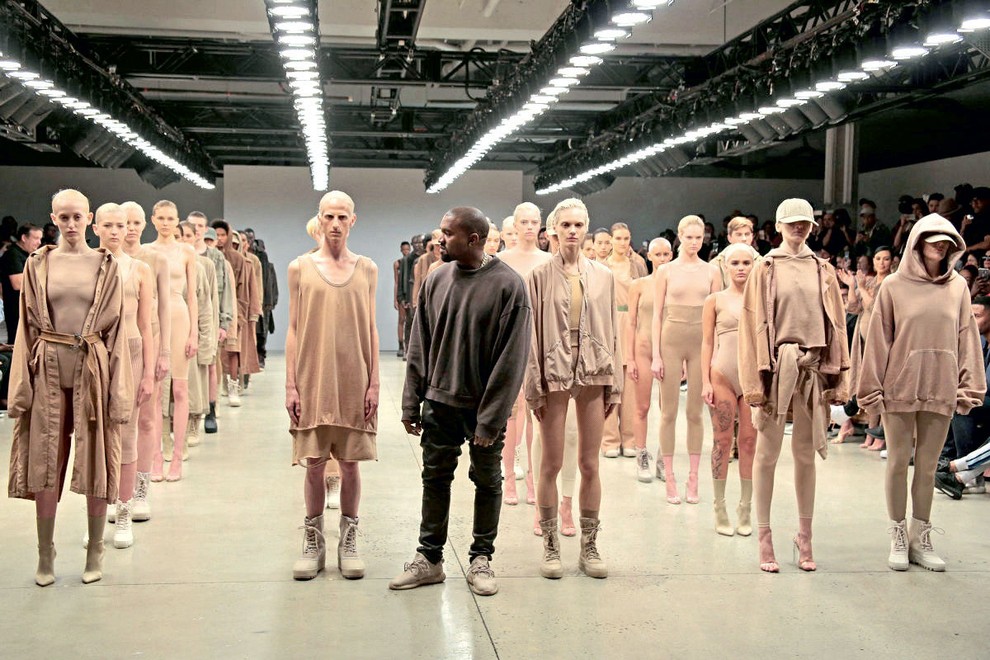 2016: Vanessa Beecroft + Kanye West Konceptualna umetnica je letos že tretjič sodelovala s Kanyeom Westom. Poskrbela je za predstavo …
