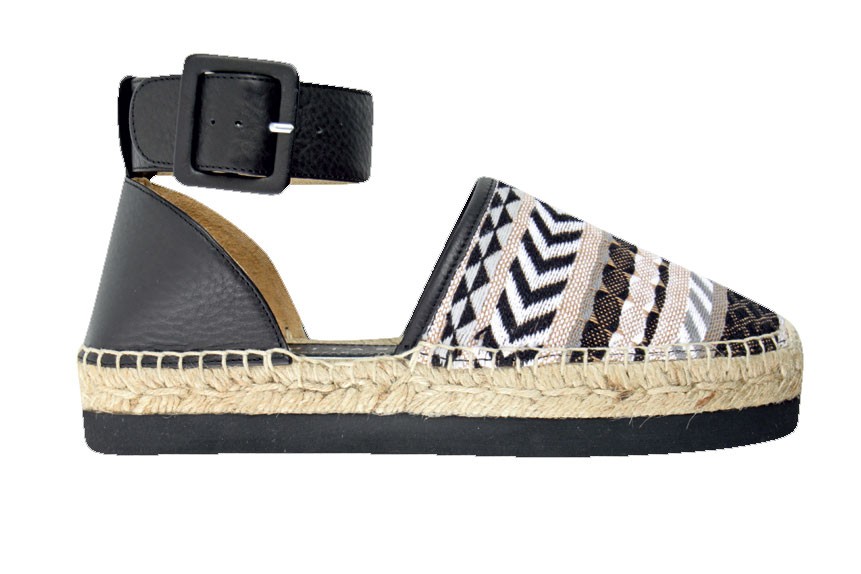 Sandale Palomitas, 189 € Preberite še: http://www.elle.si/moda/uredniski-izbor/10-must-have-kosov-za-prihajajoco-jesen/