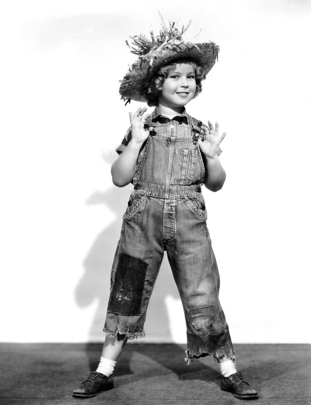 1938: Shirley Temple Kombinezon iz džinsa je nosila mala hollywoodska zvezda Shirley Temple.