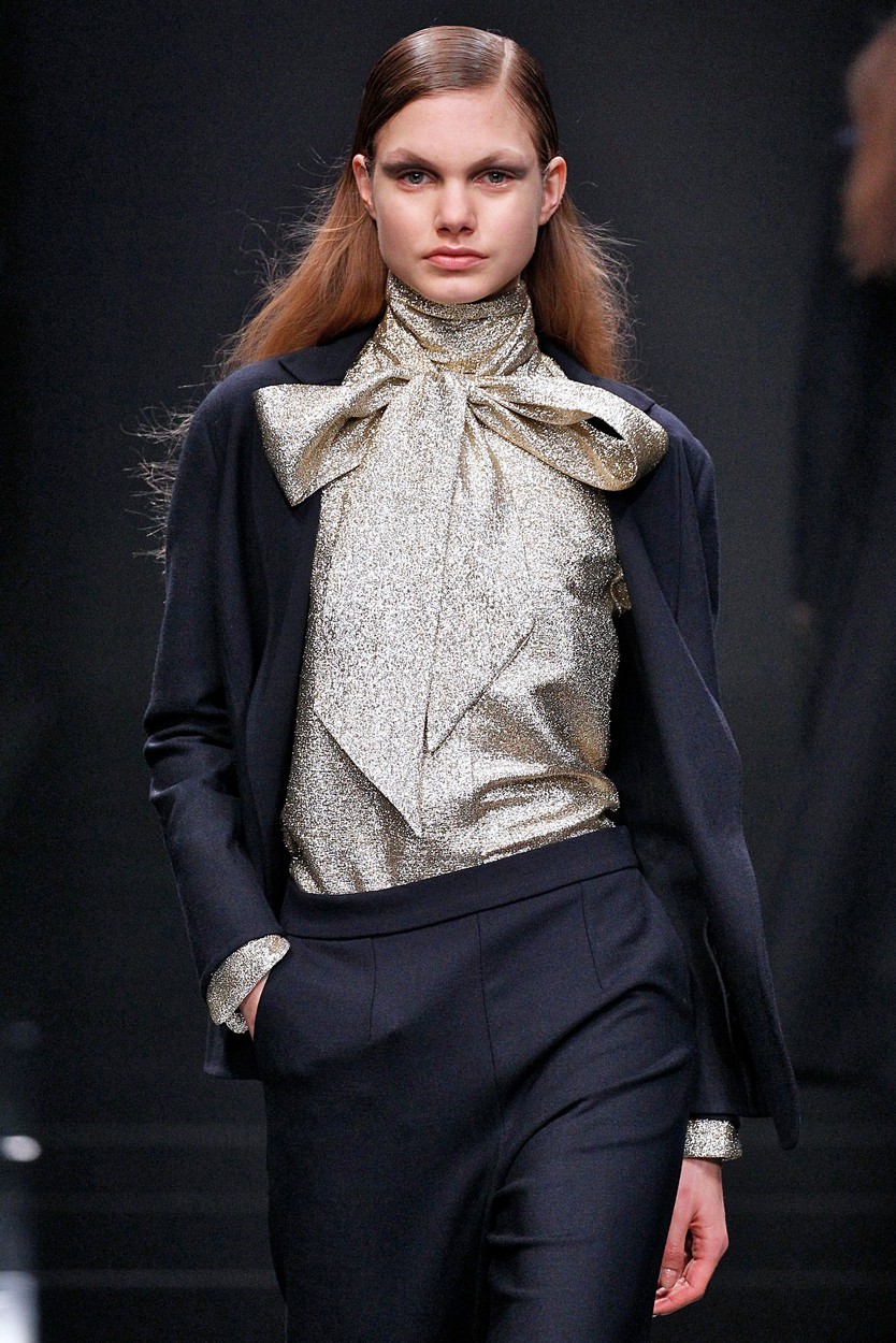 Anteprima Preberite še: http://www.elle.si/moda/moda-jesenzima-2016-svetli-pudrasti-in-zemeljski-odtenki/