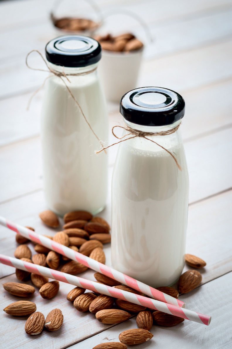 #ELLEKUHA: Kako pripraviti mandljevo mleko? (foto: Shutterstock)