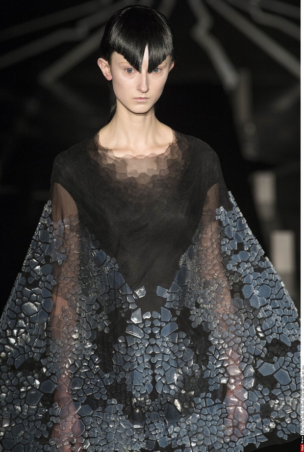 FOTO: Te obleke z modne revije Iris Van Herpen v Parizu vas bodo sezule