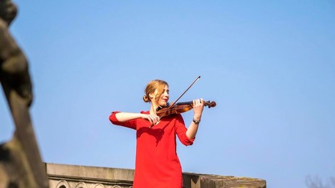 Maša Golob: Tisto dekle, ki s svojim igranjem na violino navduši vse, ki ji prisluhnejo