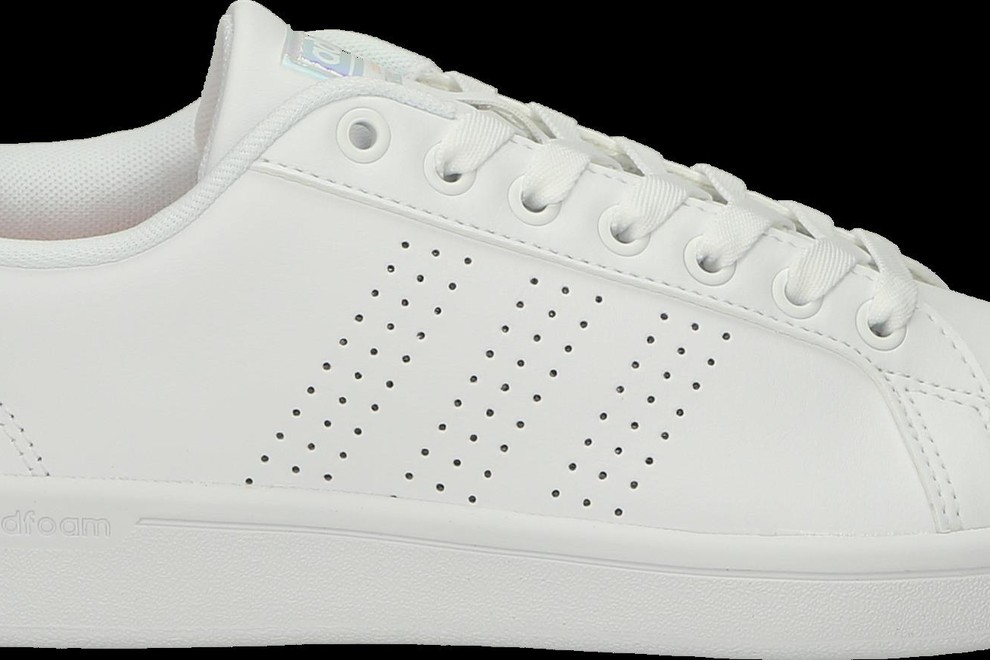 Superge adidas, 79,99 € Preberite še: "Obleka, hit poletja" (zapis modne urednice) TUKAJ -> http://bit.ly/2uIinSp