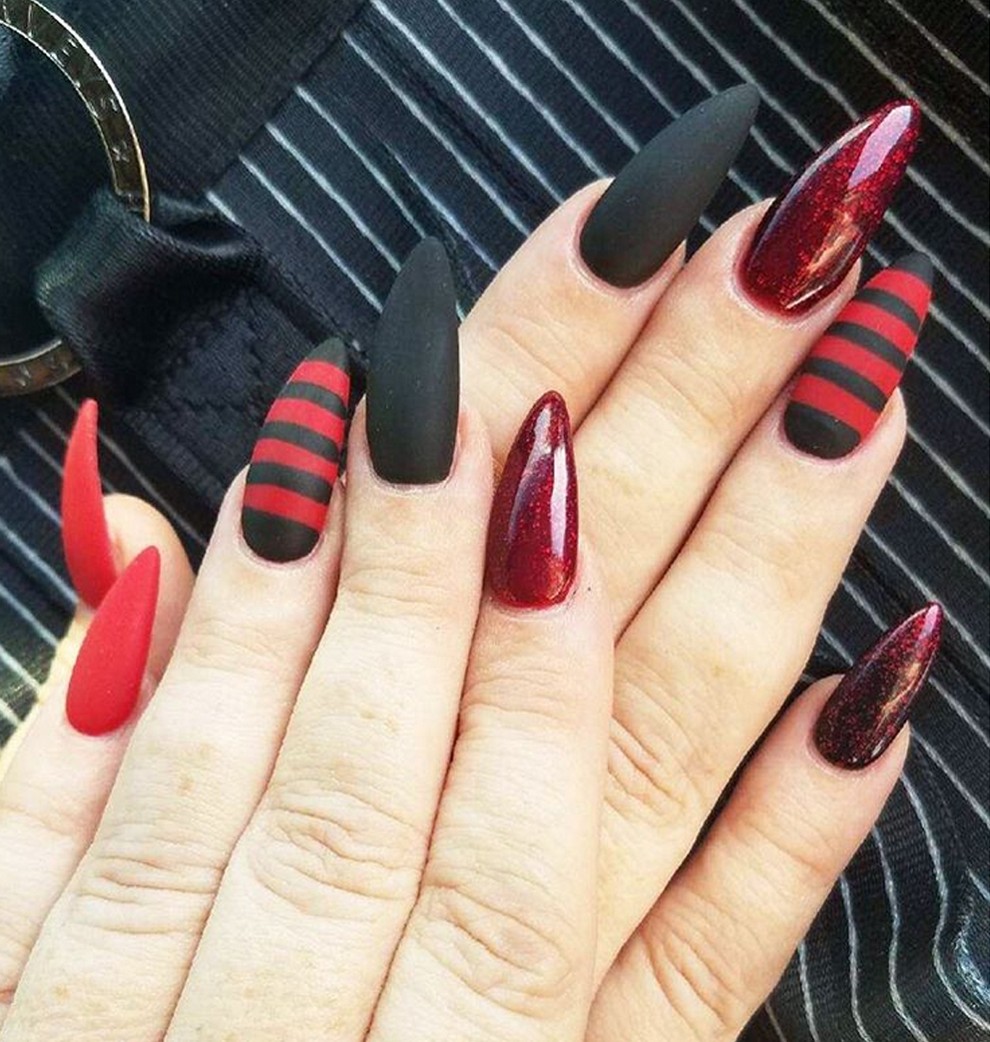 9. Hudičevka Ti nohti bi se odlično ujemali s kustumom hudičevke. (PardonMyFrenchNailBar via Instagram @pardonmyfrenchnailbar)