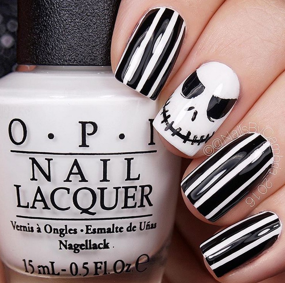 10. Jack Skellington Naredite si poslikavo po navdihu iz filma Predbožična mora (The nightmare before Christmas). (NAILS BY CAMBRIA via …