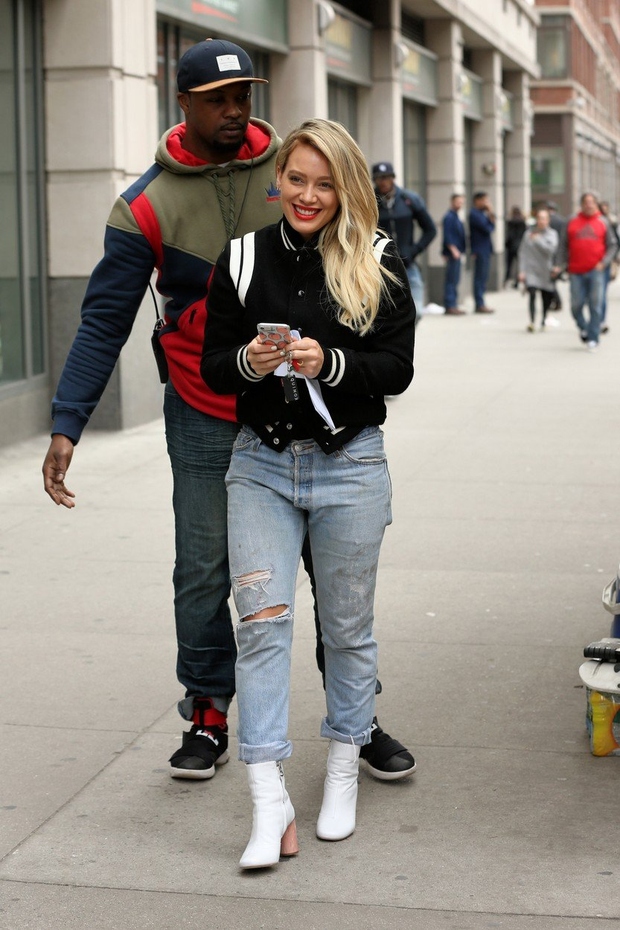 Igralka Hilary Duff jih je pokombinirala z jeansom.