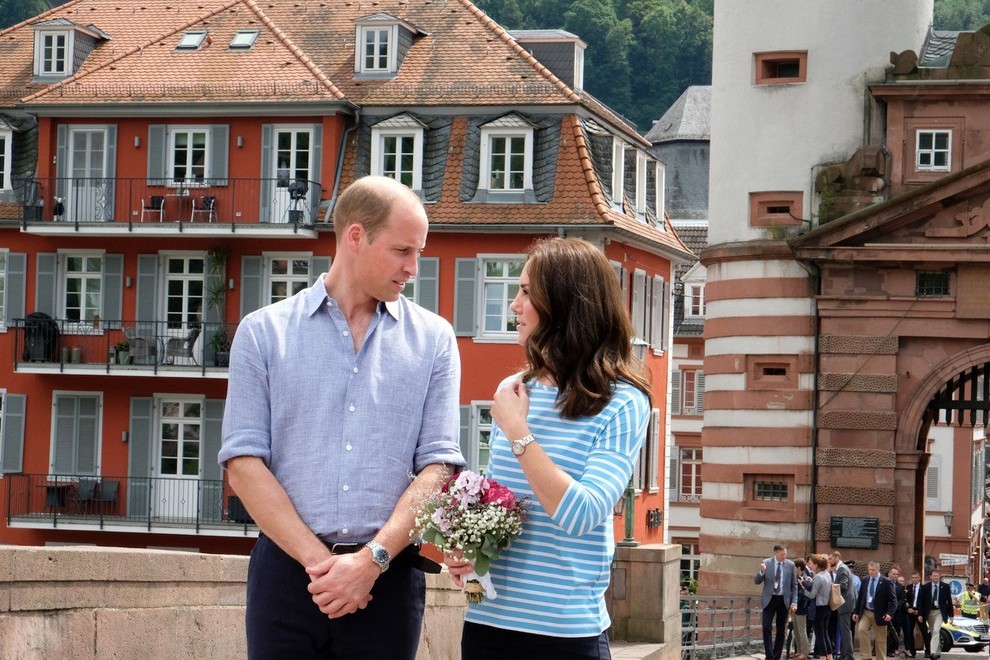 William in Kate sta nas očarala med svojim obiskom nemške vasice Heidelberg, pa tudi ...