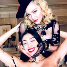 Madonna je s hčerko Lourdes objavila novoletno instagram fotografijo, ki je na spletu sprožila pestro debato