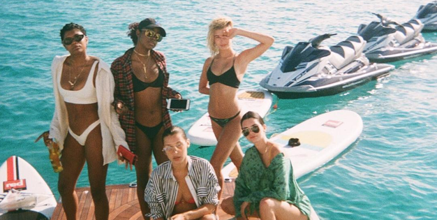 FOTO: Bella Hadid in Kendall Jenner na rajskih počitnicah nista imeli zavor! - Foto: Instagram.com / @Kendall Jenner