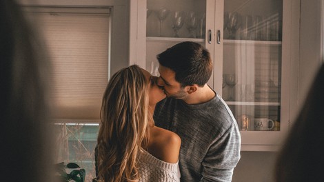 3 vrste poljubov za doseganje največjih spolnih senzacij