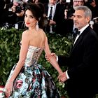 V pričakovanju Met Gale: Se spomnite dih jemajoče obleke Amal Clooney?