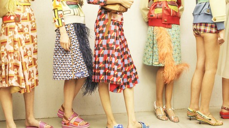 4 modni trendi, na katere prisegajo pri Pradi (+ lotite se jih tudi vi!)