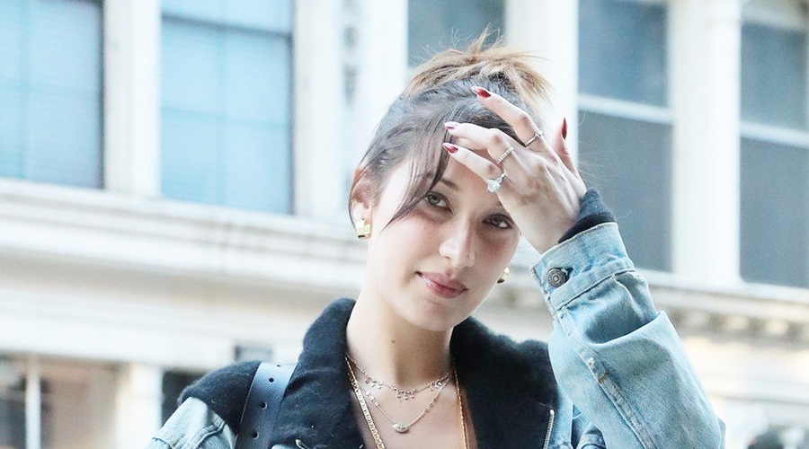 Bella Hadid je obudila še en modni dodatek iz 90-ih! (foto: Profimedia)