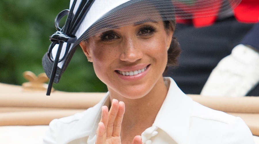 Razlog, zakaj Meghan Markle po poroki ne nosi več barvitih oblačil! (foto: Profimedia)