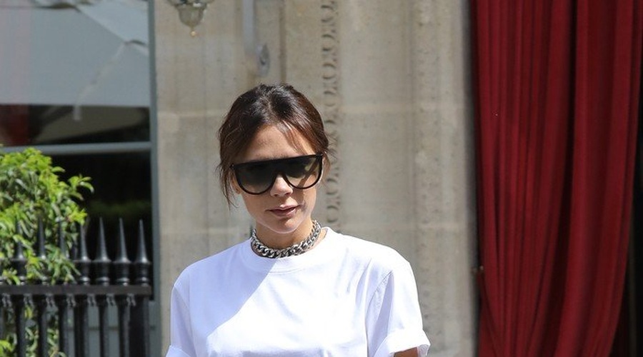 So 'boyfriend' hlače nazaj? Ja, če jih nosite kot Victoria Beckham! (foto: Profimedia)