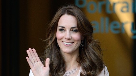 Našli smo obleko, ki jo je Kate Middleton v zadnjem času nosila na kar petih dogodkih!