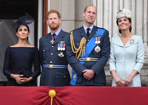 Princ William in princ Harry se bosta morala odslej prikloniti kraljici soprogi Camilli, kar ju je močno "pretreslo" - Foto: Profimedia