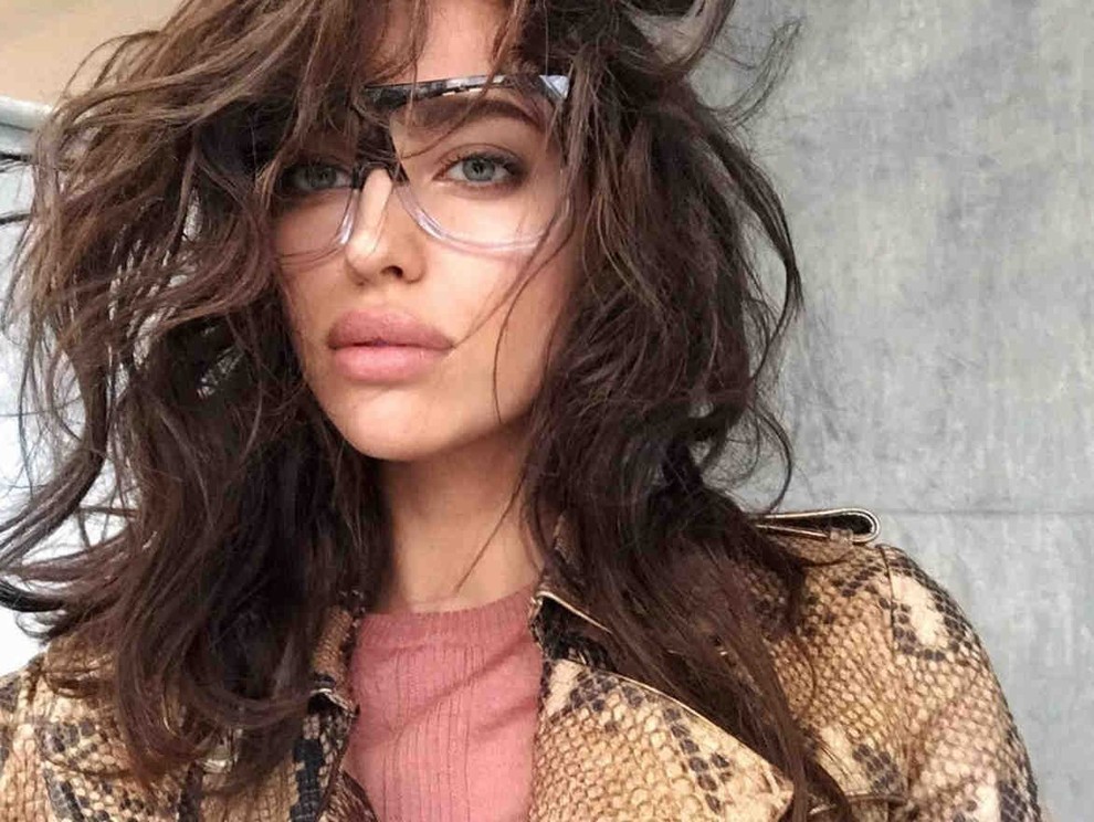 Manekenka Irina Shayk je pred kratkim v New Yorku nosila dostopen plašč, ki je letos popolnoma v trendu. Govorimo o …