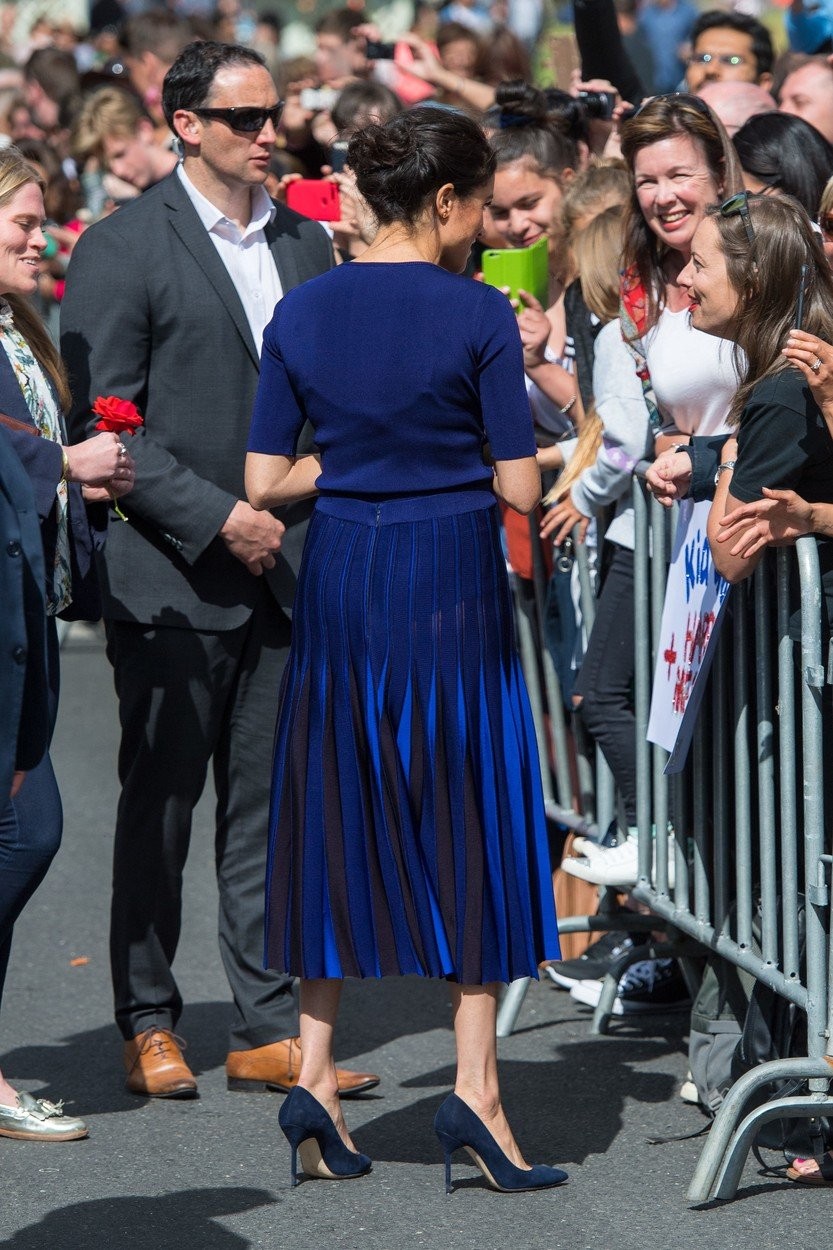 ... tudi iz drugih. Kljub temu je Meghan svoj nastop izpeljala z nasmehom na obrazu. Prav tako, kot to običajno …