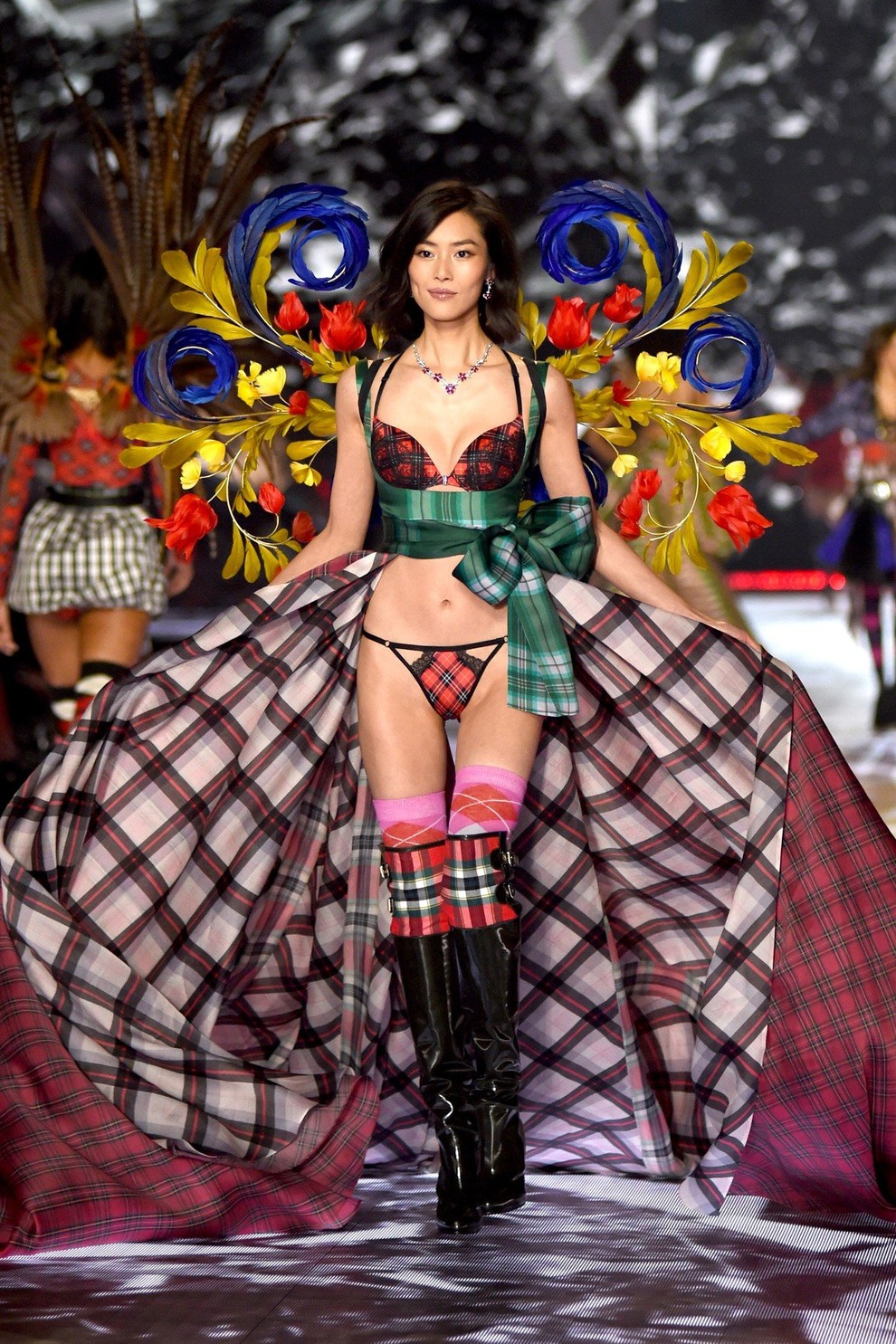 Top stajlingi z modne revije Victoria's Secret, ki vam bodo vzeli dih!