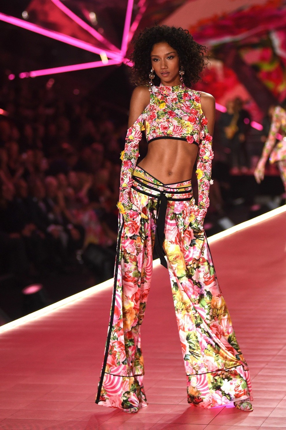 Top stajlingi z modne revije Victoria's Secret, ki vam bodo vzeli dih!