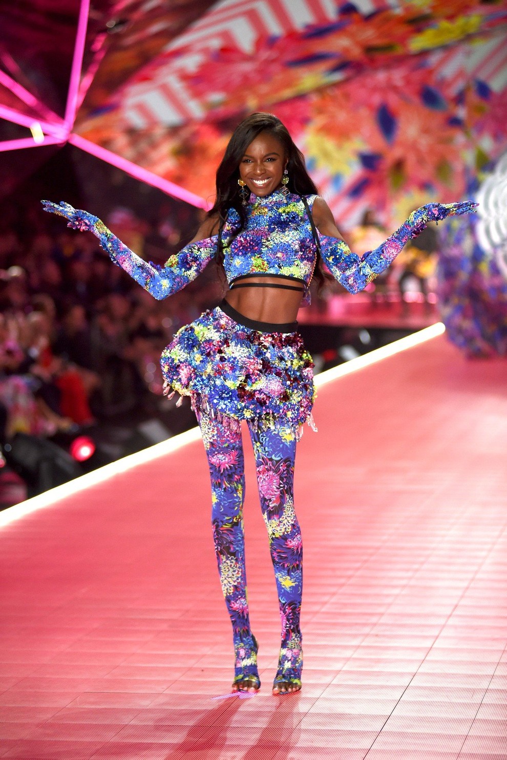Top stajlingi z modne revije Victoria's Secret, ki vam bodo vzeli dih!