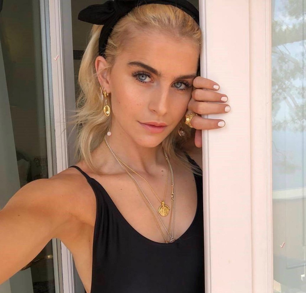 Spet bomo nosili temne najlonke (top 6 outfitov z Instagrama) (foto: Profimeda)