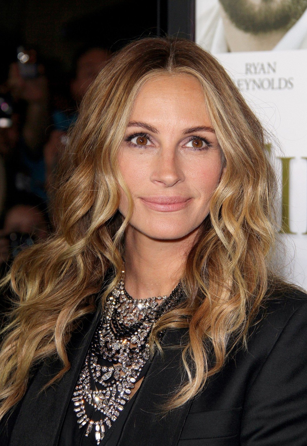 Uau! Julia Roberts je izbrala drzno zimsko obutev in nas navdušila! (foto: Profimedia)
