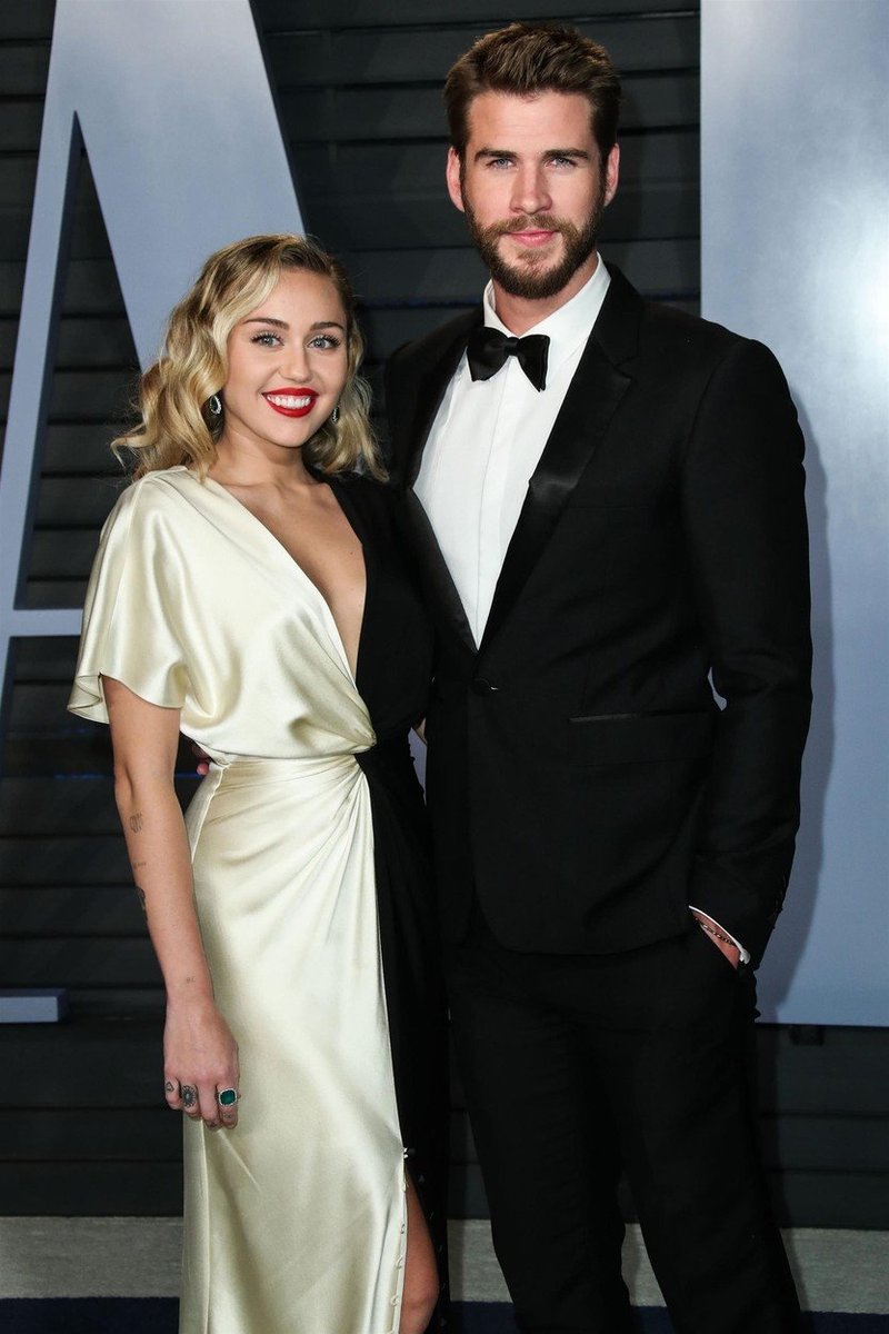 Tukaj so prve fotografije s poroke Miley Cyrus in Liama Hemswortha (foto: Profimedia)
