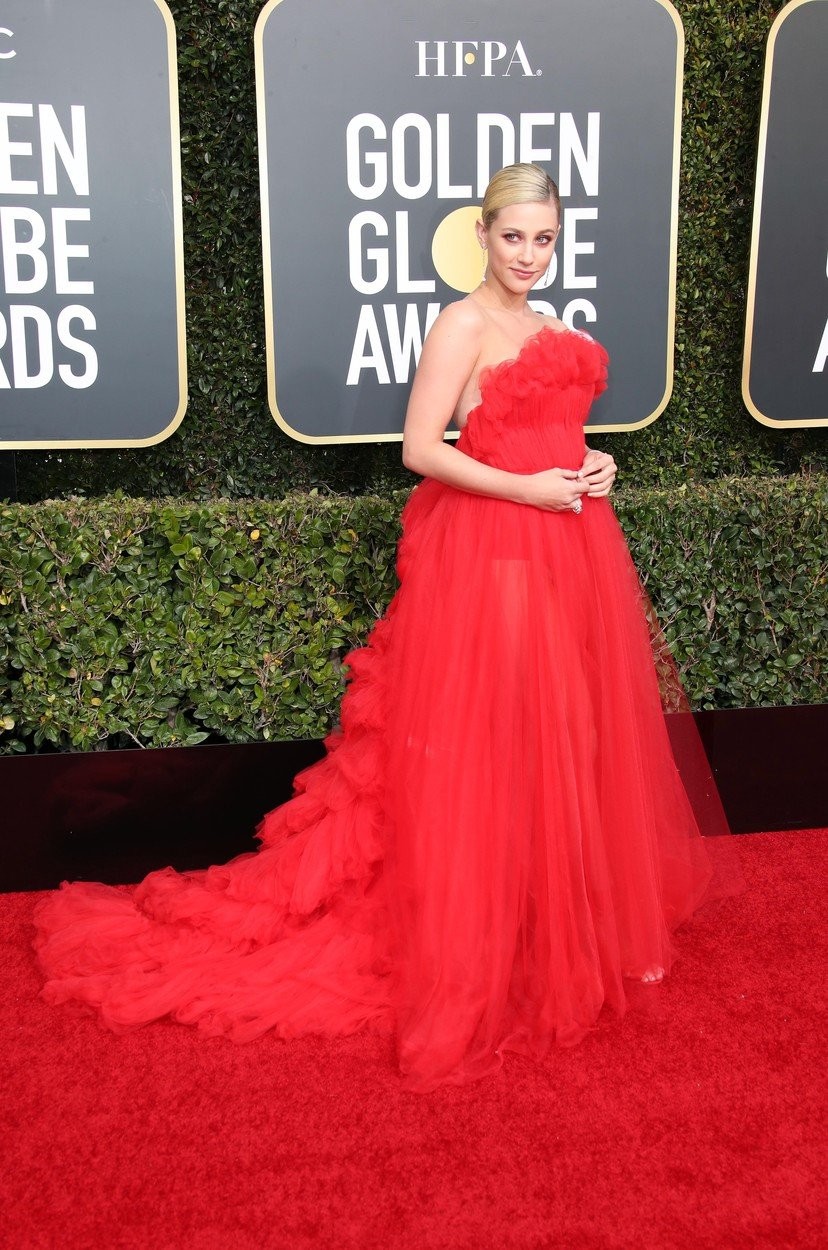 Lili Reinhart v obleki Khyeli Couture